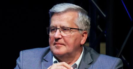 Komorowski w ostrych słowach. Mówi, co powinien zrobić Duda