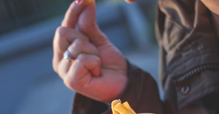 Wstrząsający raport. Przerażające, co znaleziono w popularnych fast-foodach