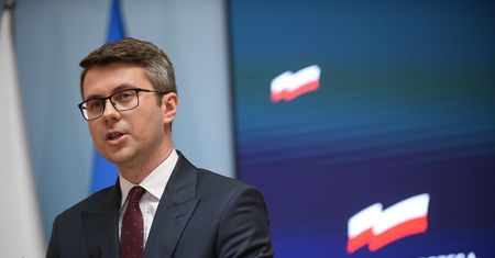 Koronawirus nie zniknął. Będzie powrót do obostrzeń? Rzecznik rządu zabrał głos