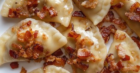 Po powrocie z lasu robię takie pierogi. Cały rok czekam na nie z niecierpliwością