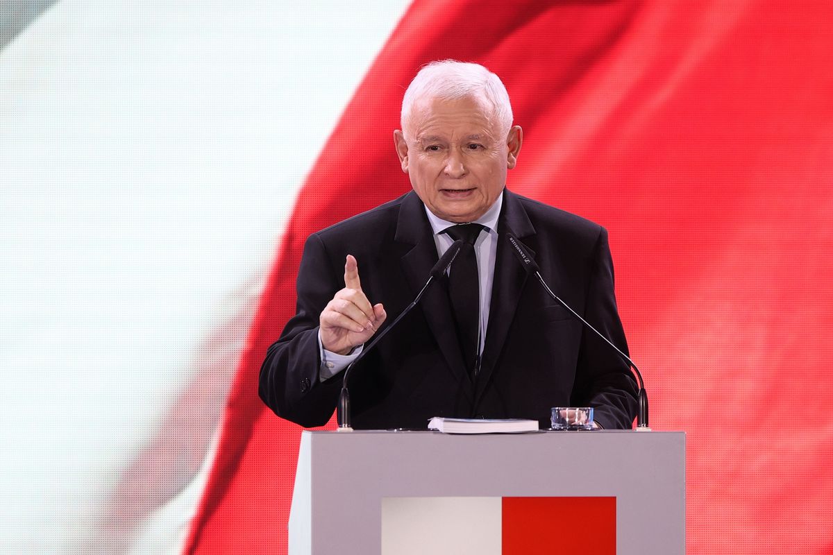 Kampania wyborcza do parlamentu trwa. Prezes PiS Jarosław Kaczyński podczas konferencji programowej Prawa i Sprawiedliwości w Końskich