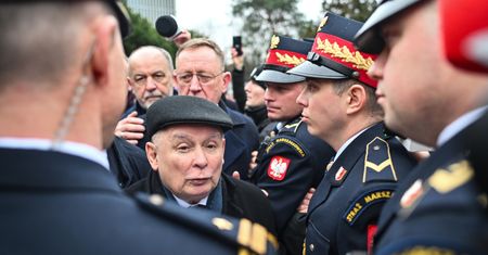 Kulisy awantury pod Sejmem. Kaczyński jest zaniepokojony