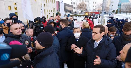 "Oszust z Wrocławia". Ślązacy "ciepło" przywitali premiera