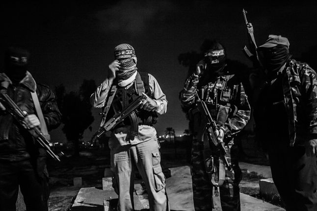 Nocne spotkanie z przywódcą oddziałów Al-Qusam, czyli zbrojnego ramienia Hamasu odpowiedzialnego m.in. za wiele zamachów samobójczych.
