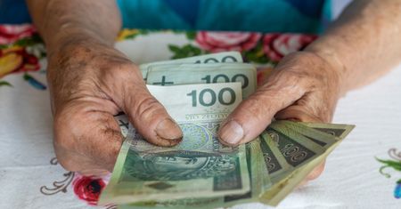 Blisko 300 zł dodatku do świadczenia. Wiadomo, kto dostanie pieniądze