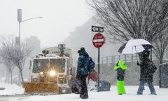 Burza śnieżna paraliżuje USA. Blisko 900 tys. gospodarstw bez prądu