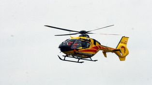 Śmigłowiec LPR lądował na plaży w Pogorzelicy. Mężczyzny nie udało się uratować