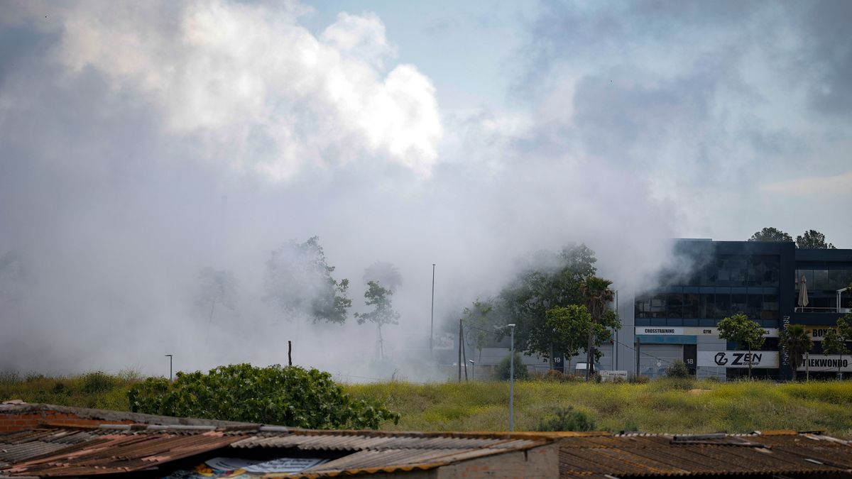 Several Municipalities Confined After Fire With Toxic Cloud In Vilanova I La Geltru (barcelona)
VILANOVA I LA GELTRU, BARCELONA , SPAIN - MAY 10: The toxic cloud caused by the fire, on 10 May, 2025 in Vilanova i la Geltru, Barcelona, Catalonia, Spain. A fire in a chemical company in Vilanova i la Geltru has caused a toxic cloud that has forced the confinement of this municipality and four others: Sant Pere de Ribes, Cubelles (Barcelona), Cunit and Calafell (Tarragona). Citizens have received an alert on their cell phones early in the morning and will receive another one when the confinement is over. The fire is in the stabilization phase and firefighters have stopped the spread to neighboring buildings. (Photo By Kike Rincon/Europa Press via Getty Images)
Europa Press News