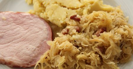Kapusta zasmażana jak u babci. Idealnie gęsta i pachnie tak, że zbiegają się wszyscy sąsiedzi