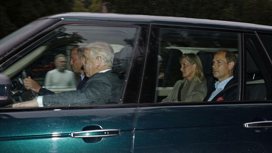 Książę William, książę Andrzej, książę Edward i Zofia przybywają do Balmoral.