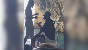 Uklęknął przed Olą. Nagle taki ruch ręką. Zobaczcie sami