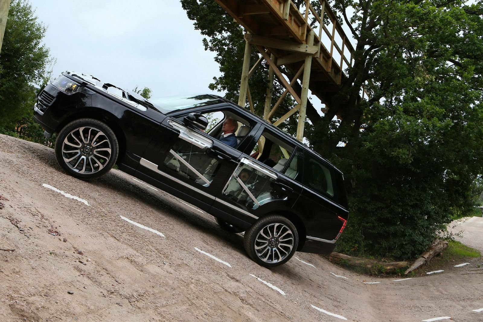 Nowy Ranger Rover (2013) w obszernej galerii 122