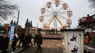 Szczecin: Wystartował Jarmark Bożonarodzeniowy. Zapach grzańca i pierogów unosi się nad centrum