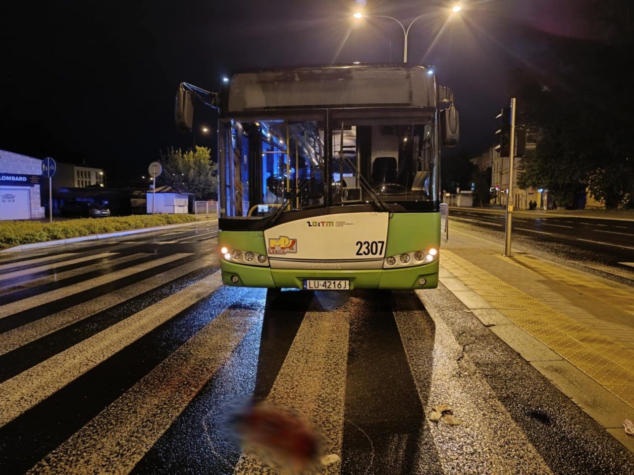 64-latek potrącony przez autobus. W ciężkim stanie trafił do szpitala
