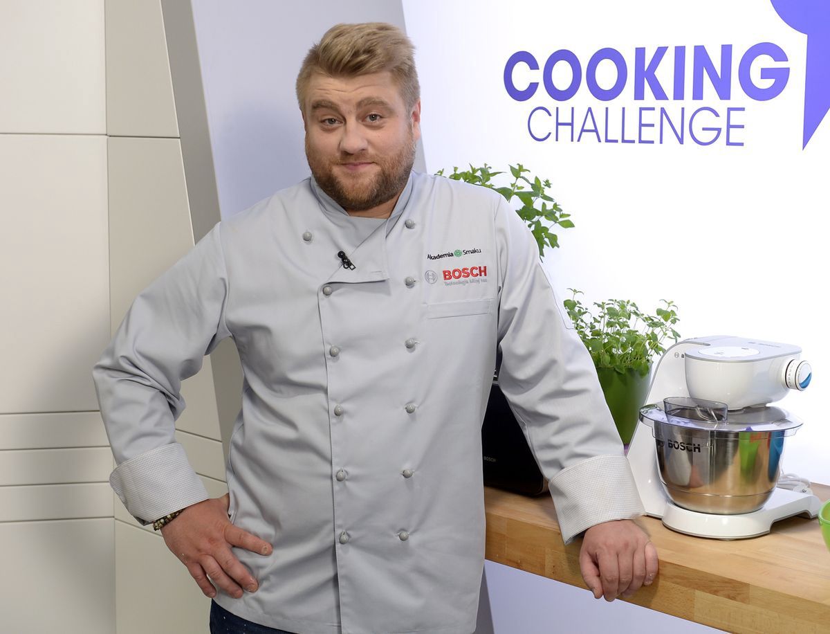 Cooking Challenge - nagranie z gwiazdami, gotowanie, kuchnia, maj 2017, fryzura, broda, fartuch kucharski, Tomasz Jakubiak