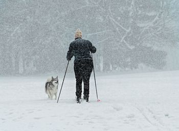 Już ponad 1300 odwołanych lotów. Potężna śnieżyca nadciąga nad Nowy Jork