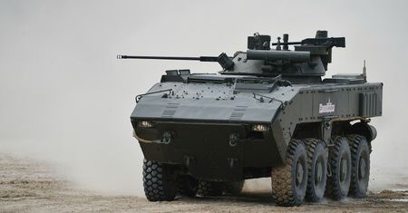 Rosja przemieszcza wozy K-17 Bumierang. To transportery nowej generacji