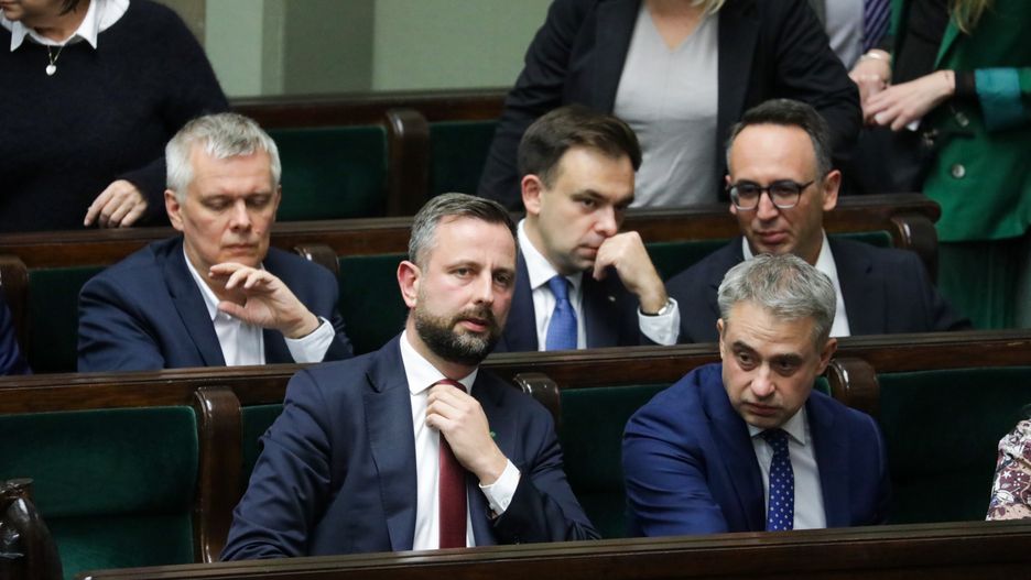 W�adys�aw Kosiniak-Kamysz, Krzysztof Gawkowski, Tomasz Siemoniak, Andrzej Doma�ski, Dariusz Klimczak
Warszawa, 01.10.2024. Wicepremier, minister obrony narodowej W�adys�aw Kosiniak-Kamysz (L) i wicepremier, minister cyfryzacji Krzysztof Gawkowski (P); za nimi: minister spraw wewn�trznych i administracji Tomasz Siemoniak (L), minister finans�w Andrzej Doma�ski (C) oraz minister infrastruktury Dariusz Klimczak (P) w �awach rz�dowych na sali plenarnej Sejmu, podczas bloku wieczornych g�osowa�, 1 bm. (mr) PAP/Tomasz Gzell
Tomasz Gzell
obrad, obrady, plenarna, polityk polityka, posiedzenie, posiedze�, sala, Sejm, Sejmu, 10 10. X kadencja kadencji, 18 18. XVIII posiedzenie posiedzenia