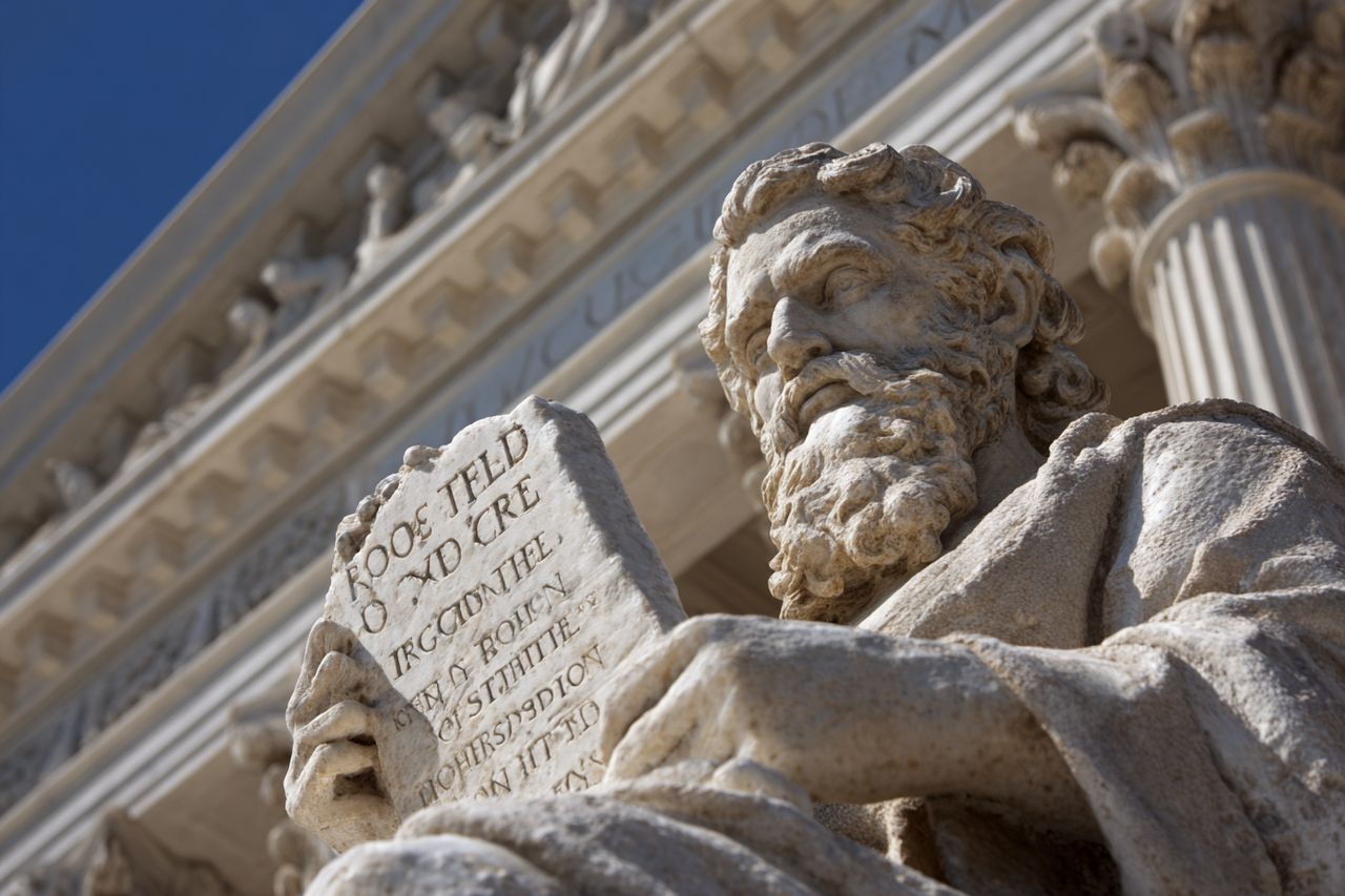 Dziesięć Przykazań wraca do szkół w Luizjanie – sąd apelacyjny uchyla blokadę kontrowersyjnego prawa