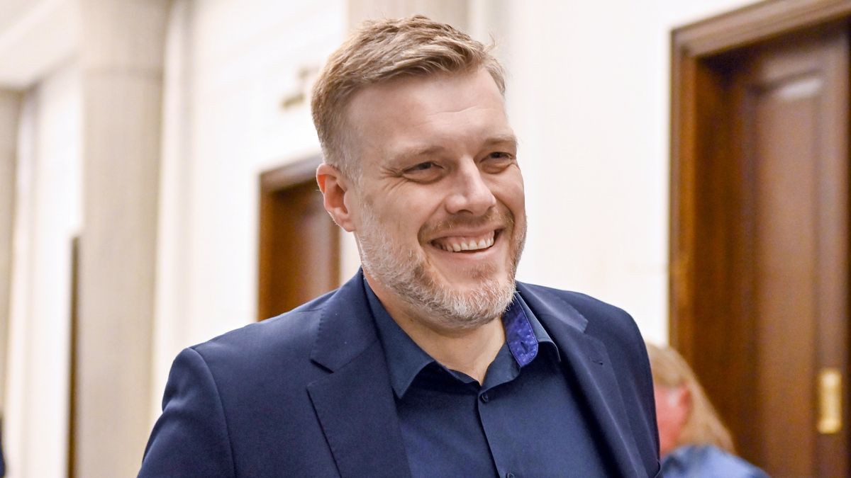 Adrian Zandberg grozi odejściem z Lewicy.