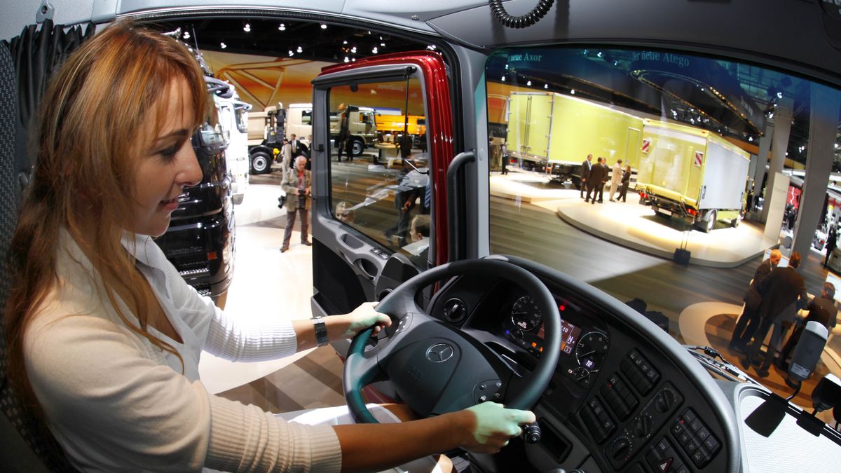 Największy producent ciężarówek widzi poprawę dostępności chipów.