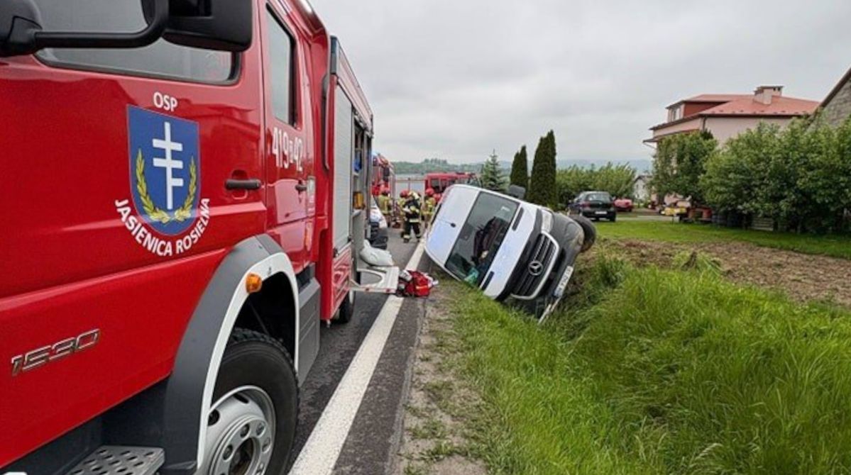 Wypadek busa na DK19. Dwie osoby zostały poszkodowane