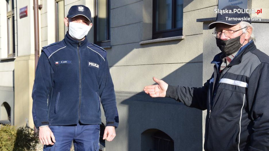 Ernest Skop z policjantem