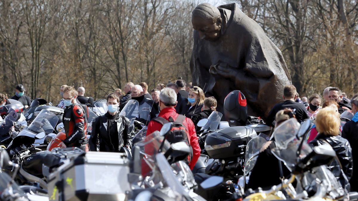 Pielgrzymka motocyklistów na Jasną Górę wywołała kontrowersje w całym kraju. Wiele osób uważa, że organizacja takiego wydarzenia w dobie pandemii była nieodpowiedzialna