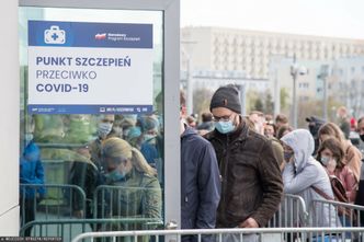 Szczepienia w Polsce. W punktach i przychodniach chaos po słowach ministra. "Telefony się urywają"