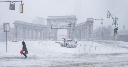 Odwołane loty, tysiące odbiorców bez prądu. Żywioł paraliżuje USA