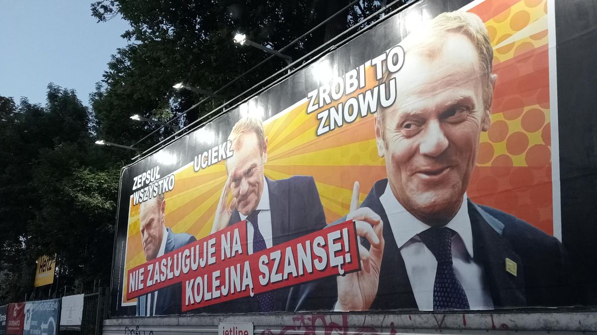 PiS straszy Tuskiem. Nowe billboardy zawisły w Polsce