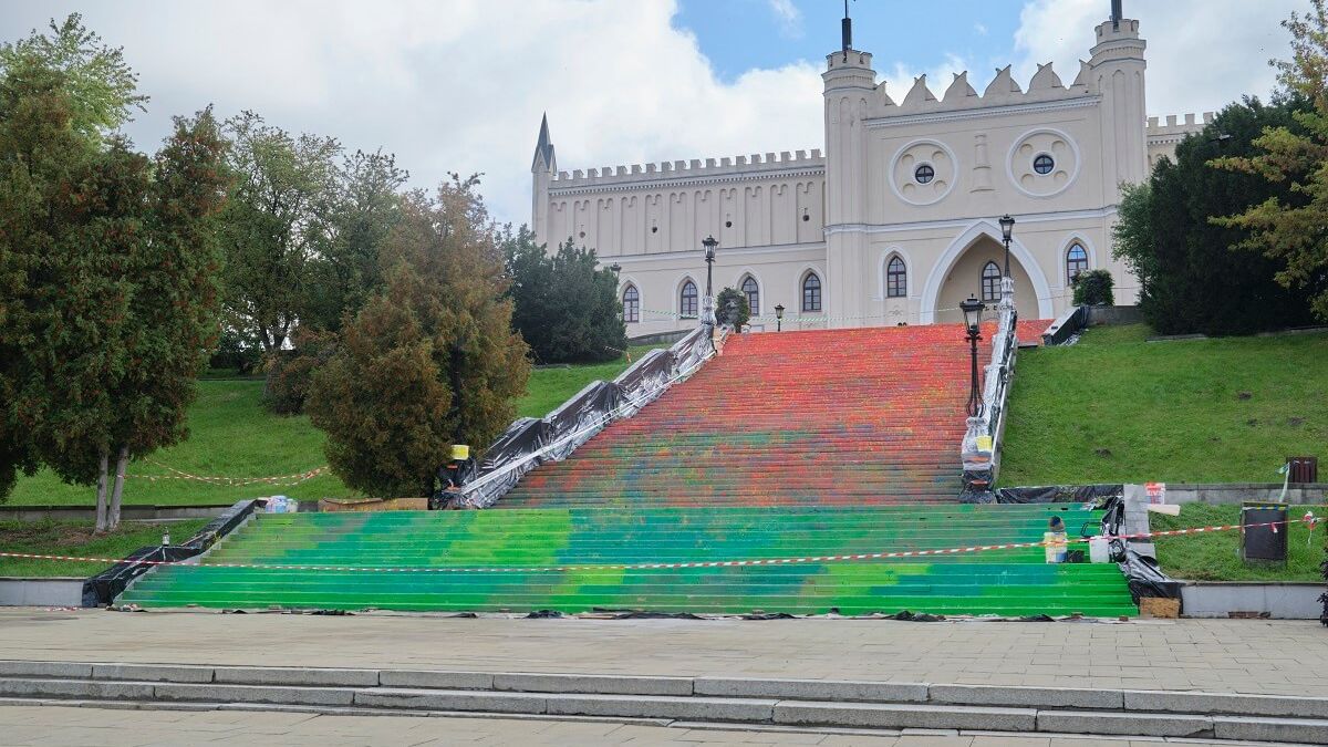 Pomalowane schody prowadzące do Zamku Lubelskiego