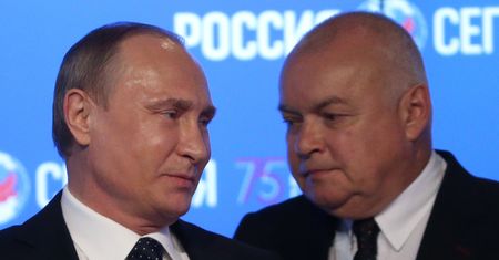 "Rzecznik Putina" przyłapany. Zobaczcie jego zdjęcia z wakacji