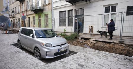 Właściciel ''zabetonowanego auta'' pozostaje nieuchwytny. Ważny apel straży miejskiej