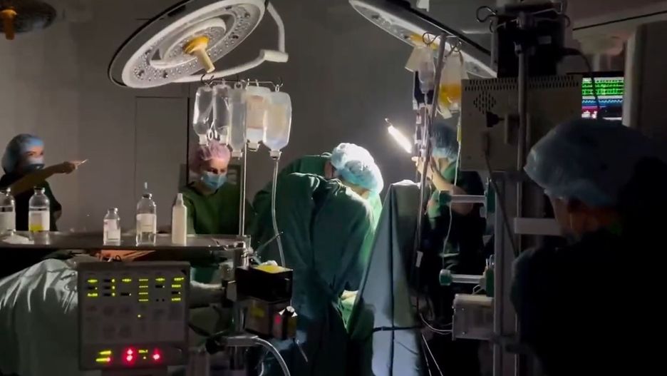 To wideo powinien zobaczyć cały świat. Zgasło światło podczas operacji