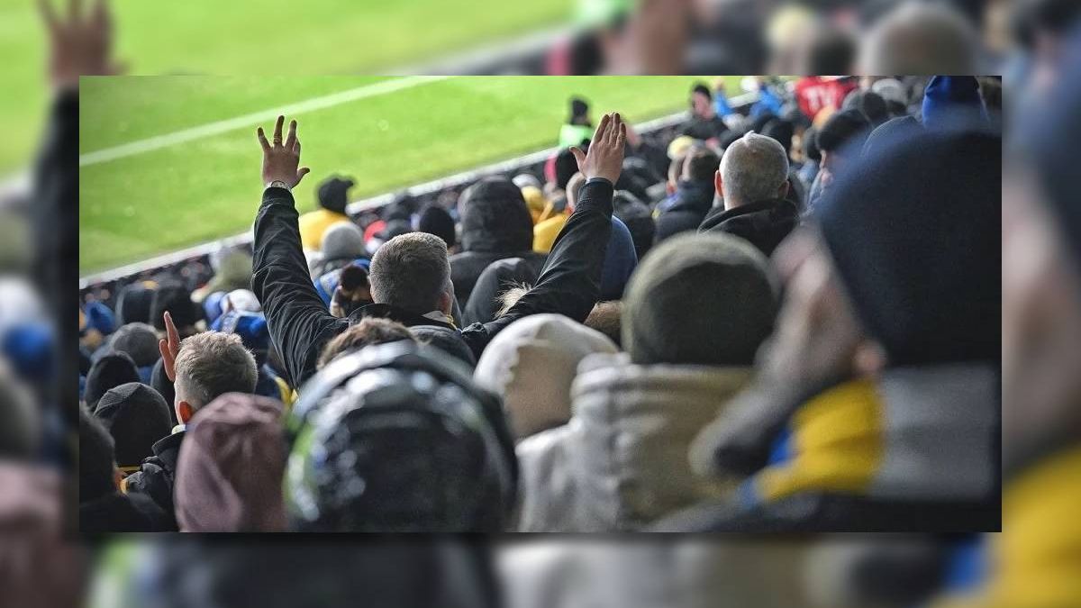 kibice na stadionie