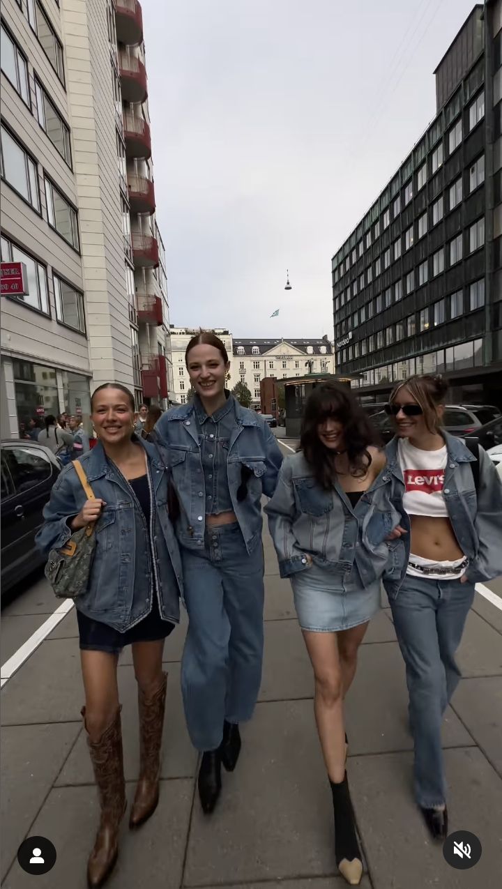 Jessica Mercedes Kirschner w jeansowej kurtce