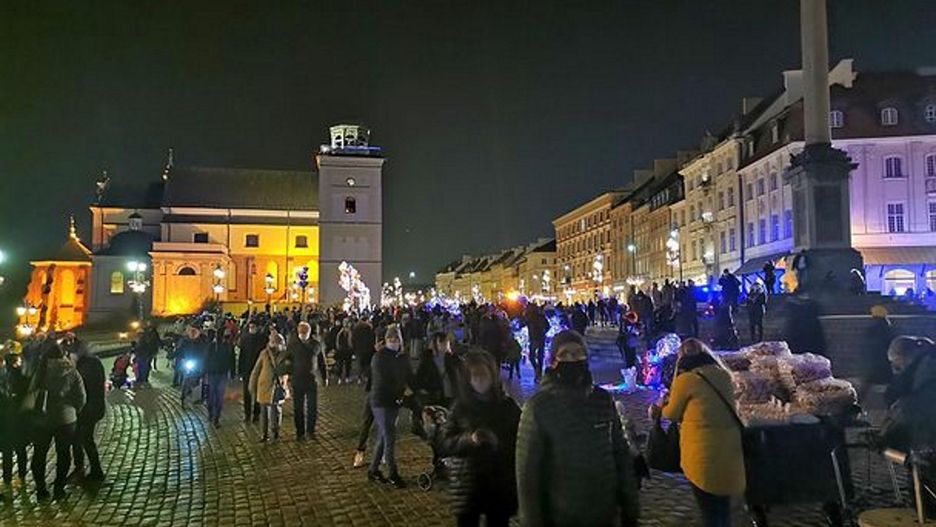 Warszawa. Spacerowicze na Starym Mieście