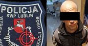 36-latek wytropiony przez "łowców głów". Nie chciał otworzyć drzwi, ale gdy zobaczył strażaków ze sprzętem, zmienił zdanie