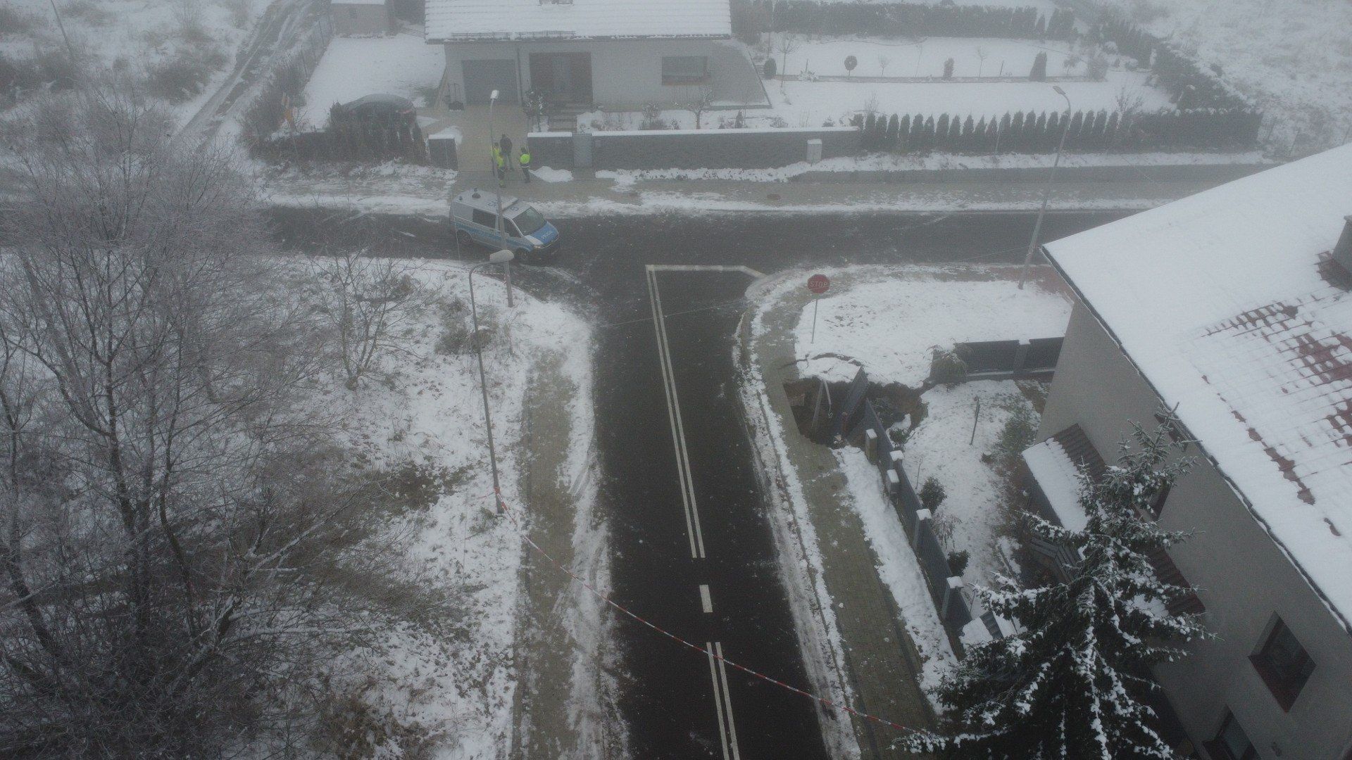 Mieszkańcy Olkusza w szoku. Zapadlisko pojawiło się tuż przy domu