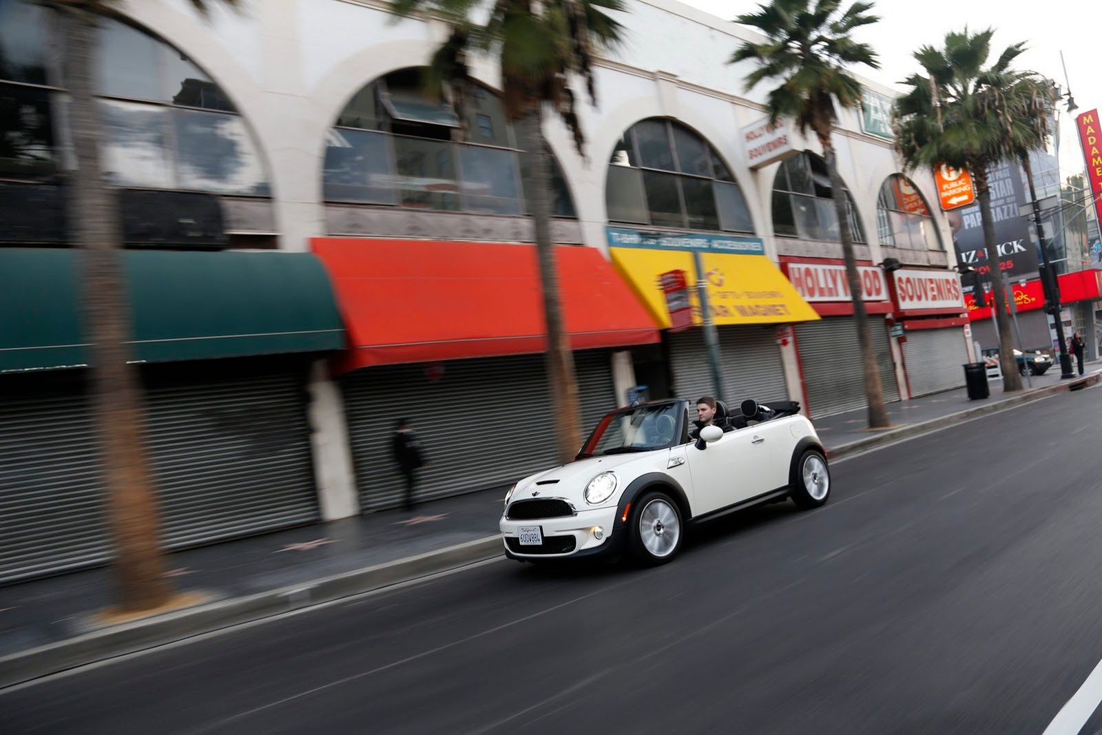 Galeria Mini jako celebracja sprzedaży półmilionowego egzemplarza w USA 27