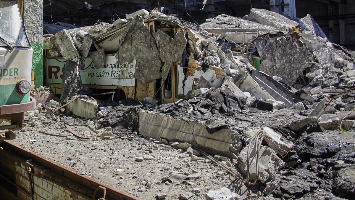 Russian invasion of Ukraineepaselect epa10006328 A tramway deport damaged by shellings in Kharkiv, Ukraine, 10 June 2022, amid the Russian invasion. Russian troops were recently pushed back by the Ukrainian army from the outskirts of the city and local residents try to organize a normal life after permanent shelling by Russian forces for the last three months. Russian troops entered Ukrainian territory on 24 February causing fighting and destruction and a humanitarian crisis. According to the UNHCR, more than 6.9 million refugees have fled Ukraine, and a further 7.7 million people have been displaced internally within Ukraine since.  EPA/SERGEY KOZLOV Dostawca: PAP/EPA.SERGEY KOZLOVepaselect