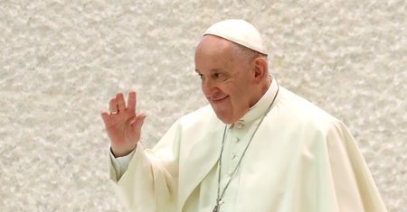 Papież wsparł migrantów na granicy polsko-białoruskiej. Wysłał pieniądze