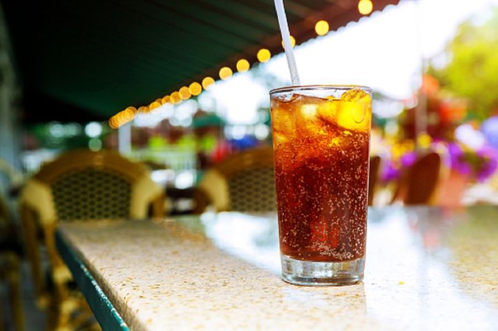 Słodki alkohol zwiększa prawdopodobieństwo uzależnienia u nastolatków