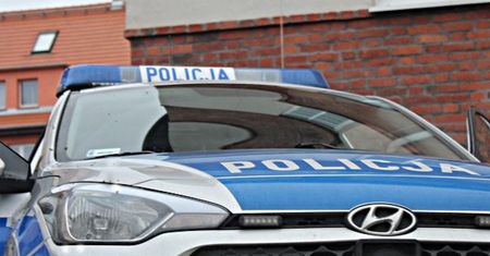 Zaczepiał dzieci przed szkołą. Uderzył chłopca