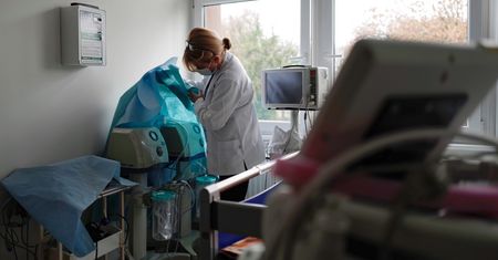 Koszmar w Polsce. Rekordowy wzrost liczby zgonów i nowych zakażeń 4 listopada