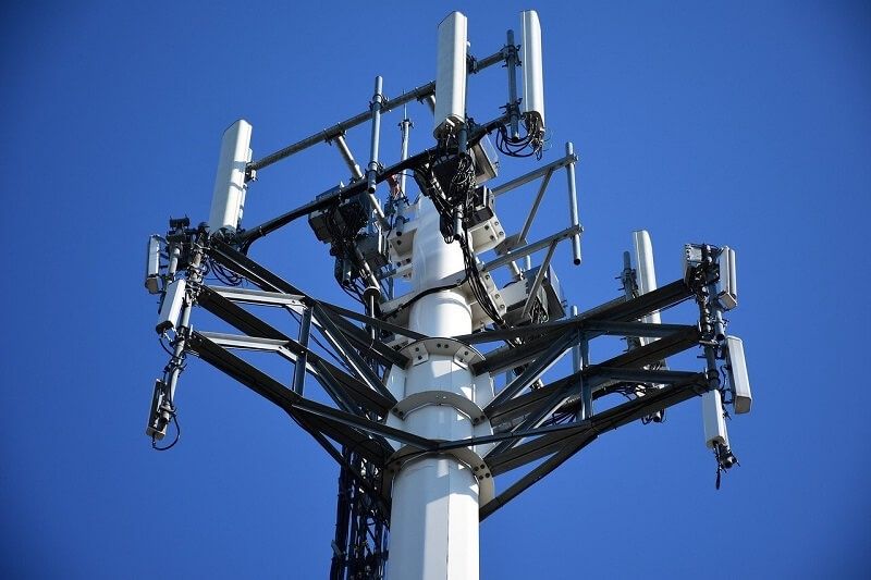 maszt komórkowy nadanik odbiornik antena 5g