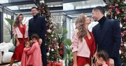 Wystrojeni Anna i Robert Lewandowscy pozują przy choince z Klarą i Laurą (ZDJĘCIA)