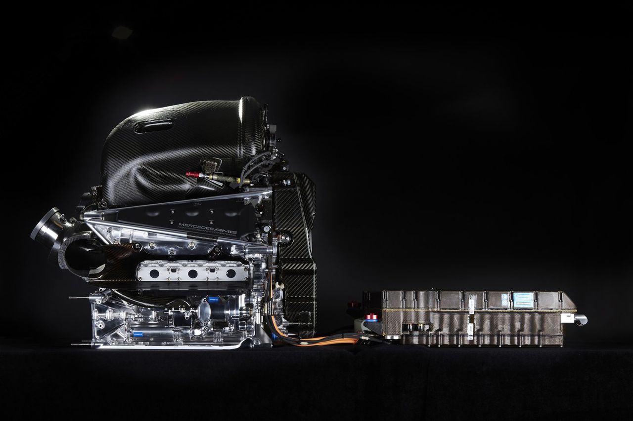 Jednostka napędowa Mercedesa W07 Hybrid na sezon 2016: moc podobno w okolicach 800 KM