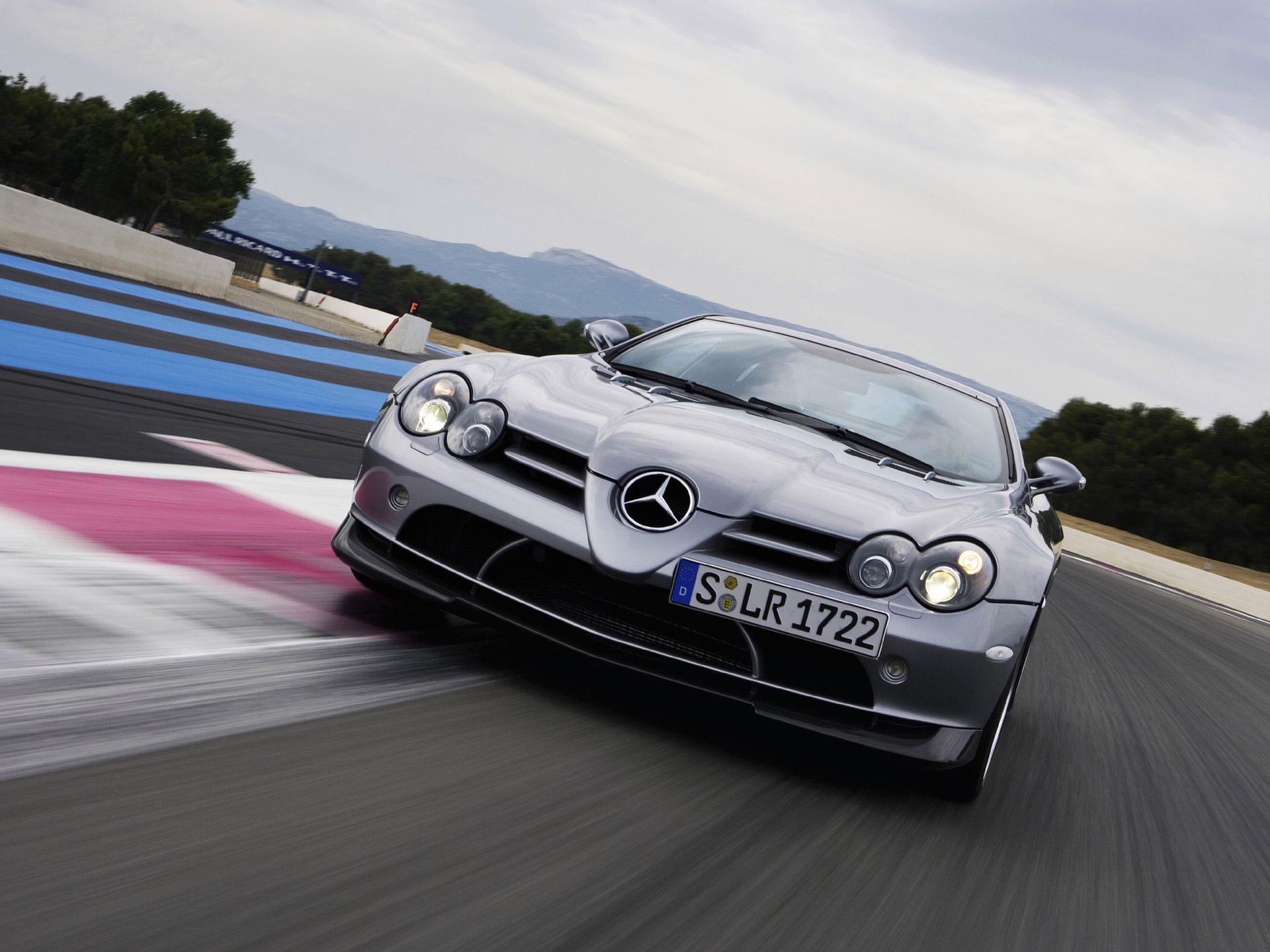 Pokolenie wcześniej: Mercedes-Benz SLR McLaren 8